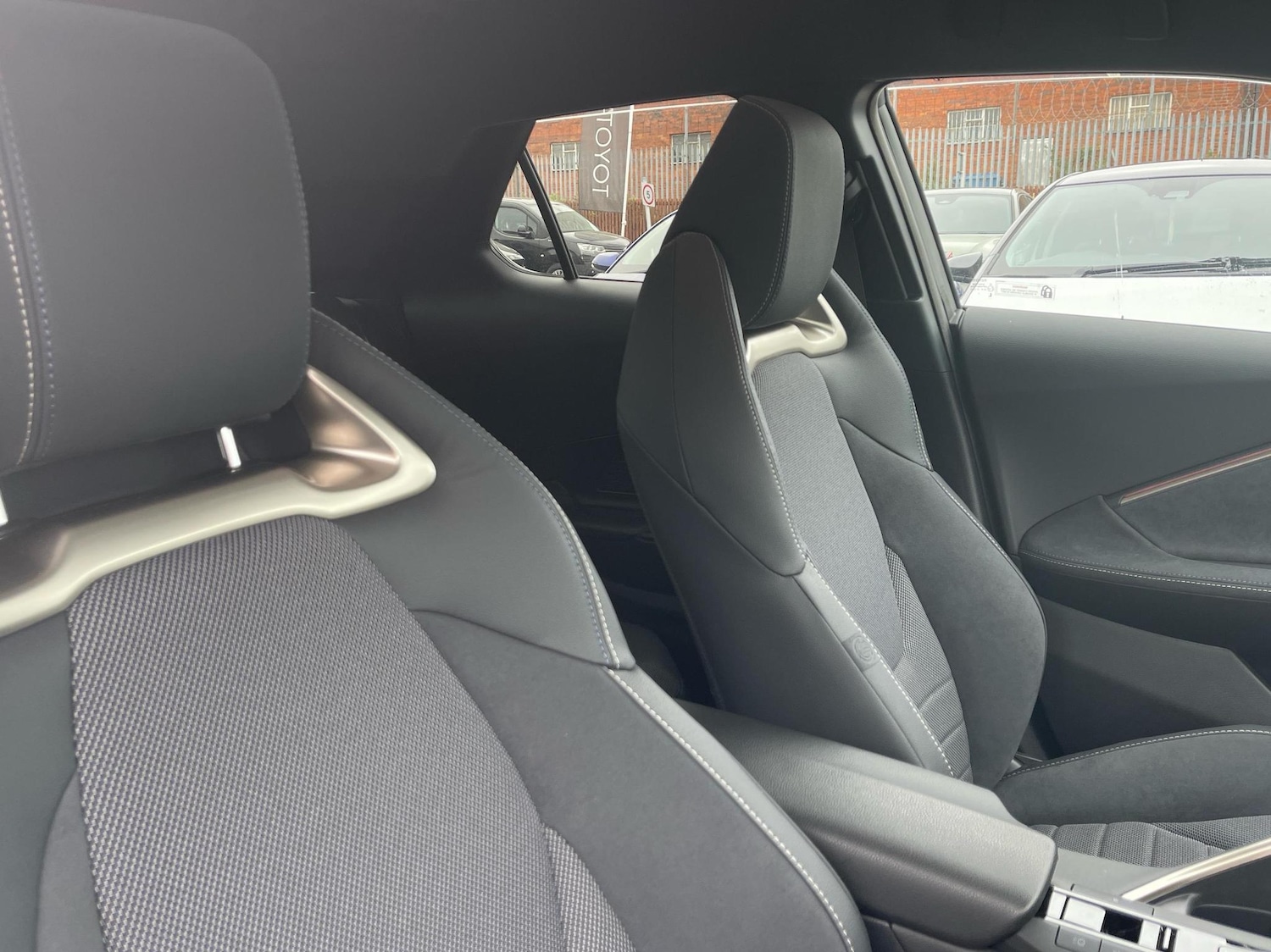 Used Toyota C-HR 2025 for sale - 76359764: Photo 41