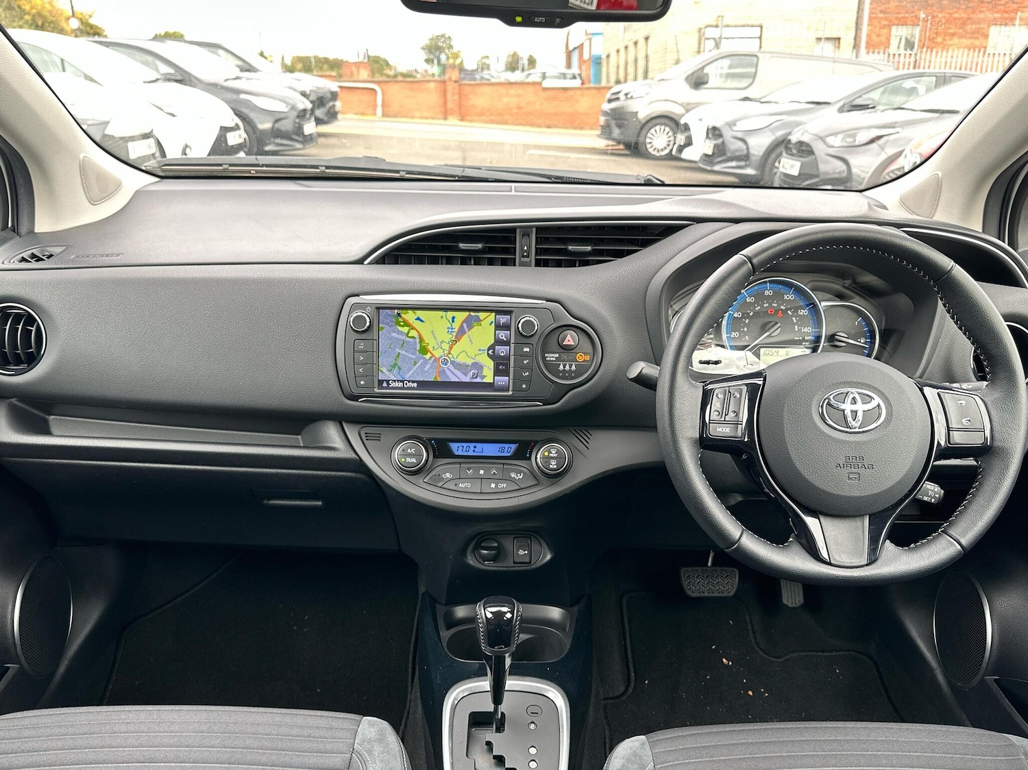 Used Toyota Yaris 2016 for sale - 76359740: Photo 5
