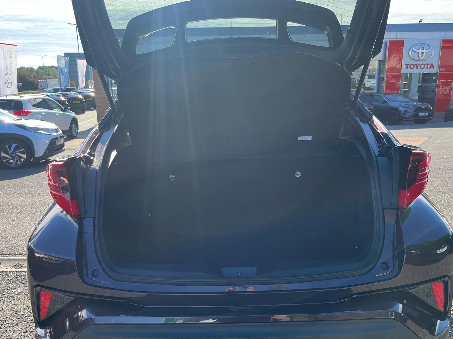 Used Toyota C-HR 2023 for sale - 75992359: Photo 14