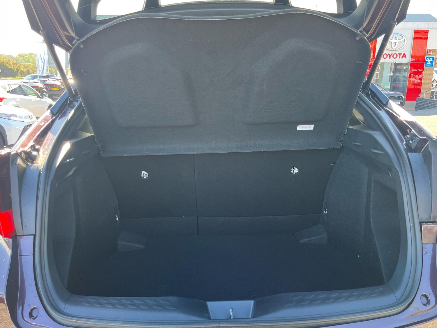 Used Toyota C-HR 2023 for sale - 75992359: Photo 8