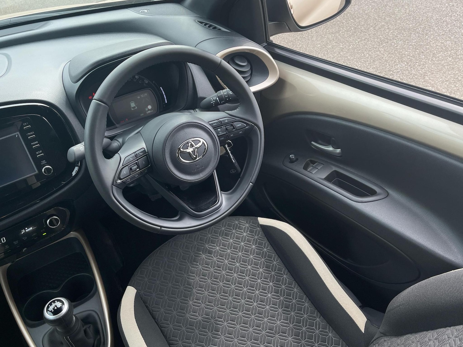 Used Toyota Aygo X 2022 for sale - 76372354: Photo 39