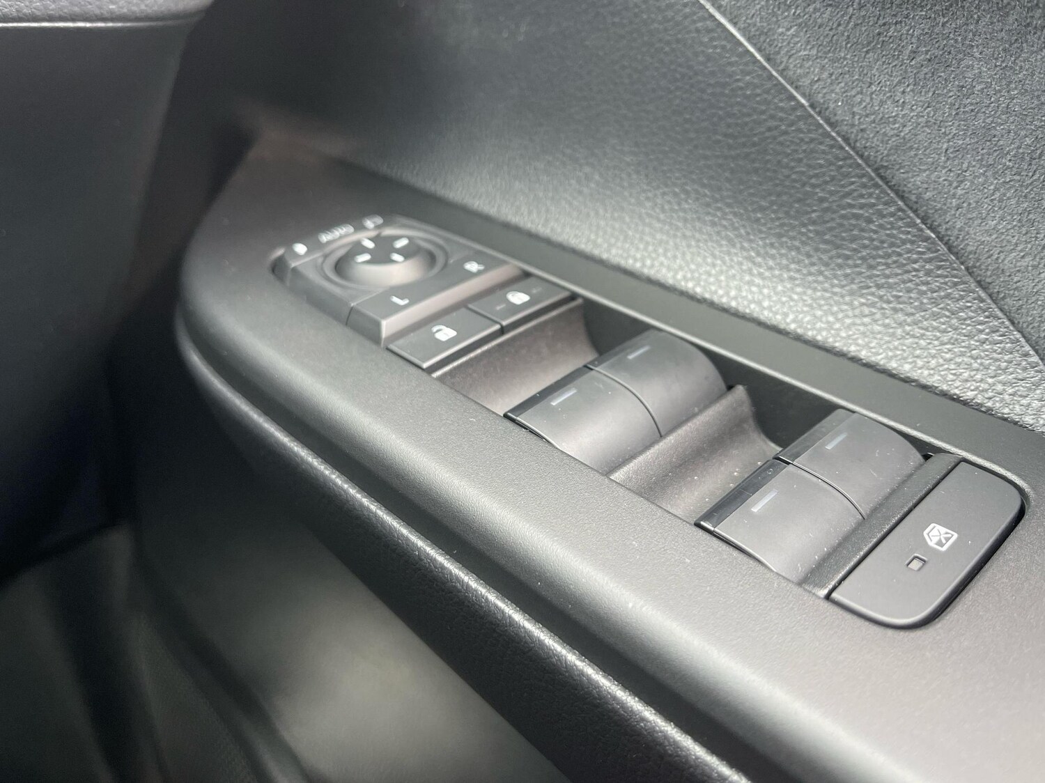 Used Toyota C-HR 2025 for sale - 77587935: Photo 22