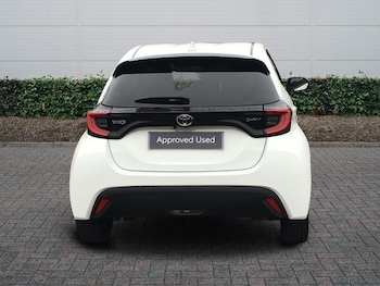 Used Toyota Yaris 2024 for sale - 77724948: Photo