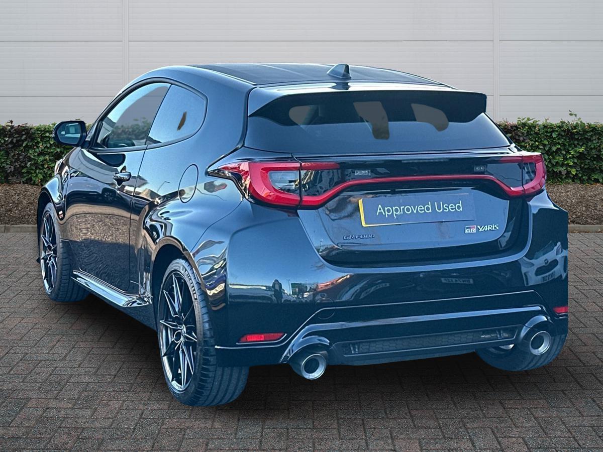 Used Toyota Yaris 2024 for sale - 76800533: Photo 2