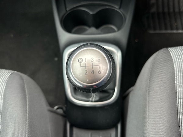 Used Toyota Yaris 2015 for sale - 76241226: Photo 30