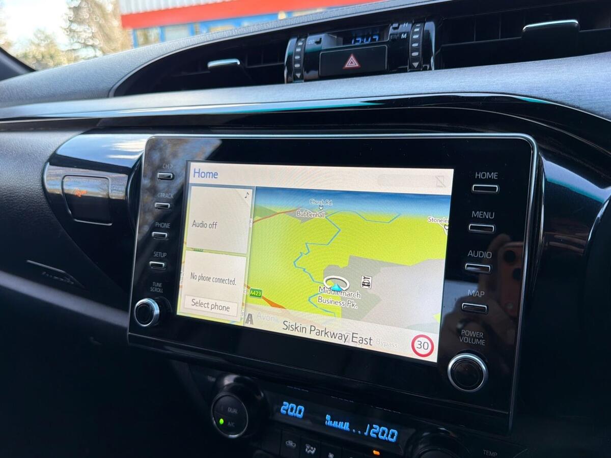 Used Toyota Hilux 2024 for sale - 77539440: Photo 11