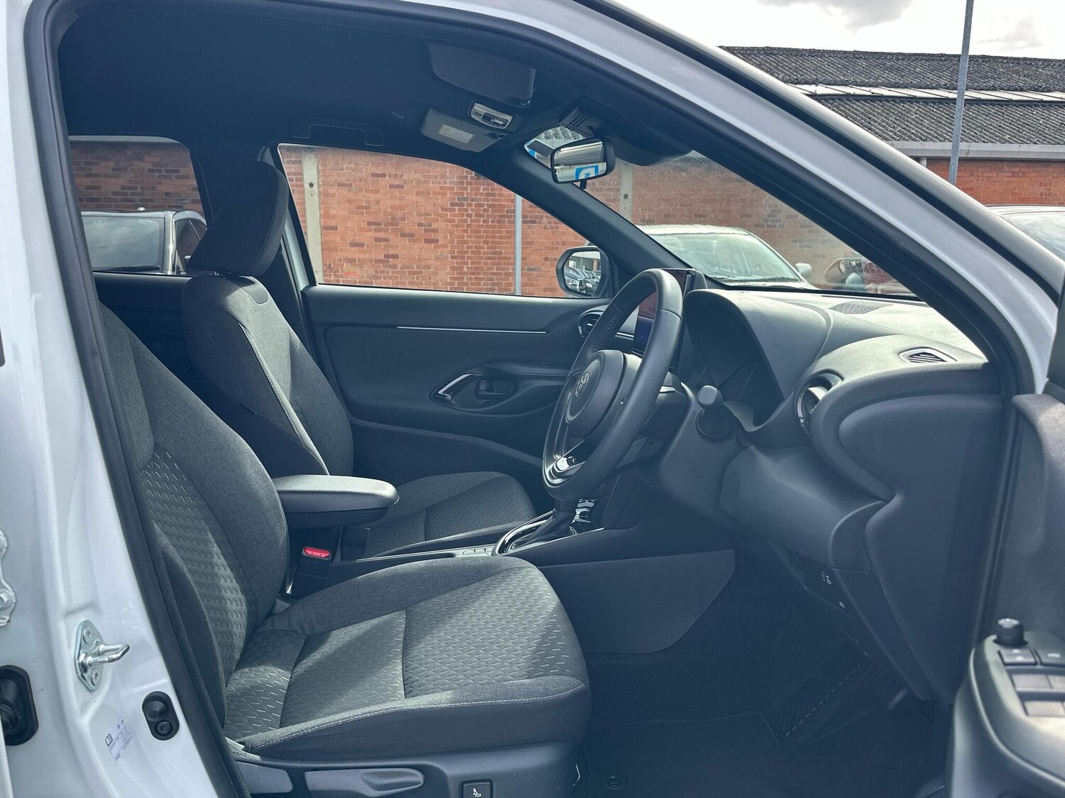 Used Toyota Yaris 2024 for sale - 76176087: Photo 11