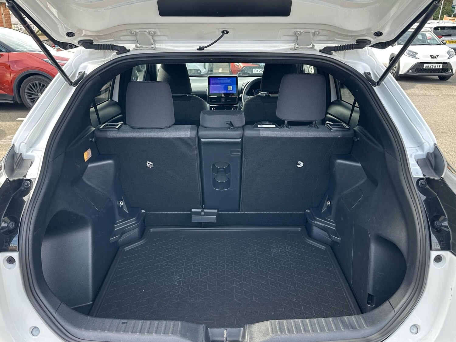 Used Toyota Yaris 2024 for sale - 76176087: Photo 14