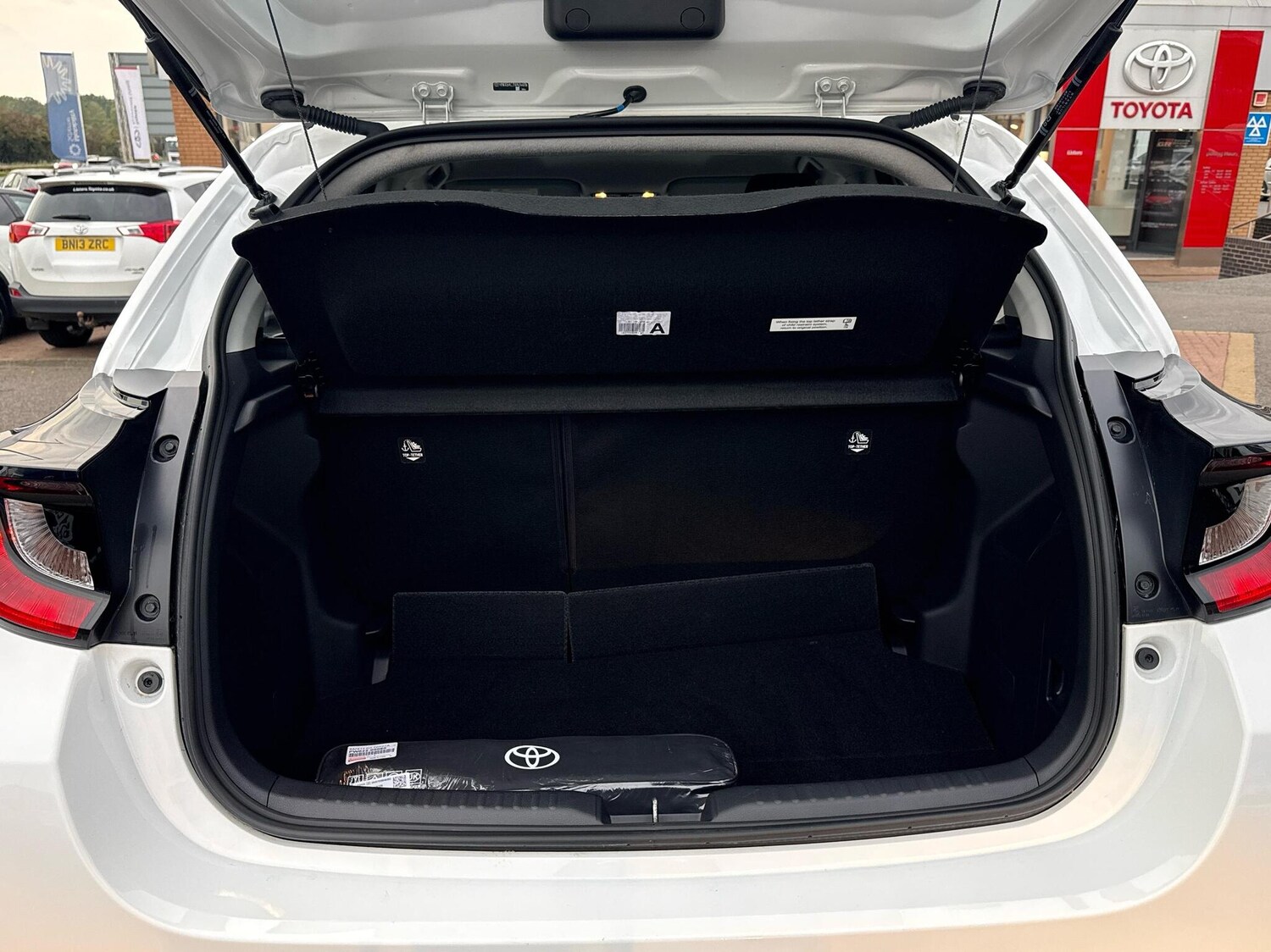 Used Toyota Yaris 2022 for sale - 76139776: Photo 14