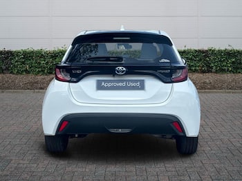 Used Toyota Yaris 2024 for sale - 79699697: Photo