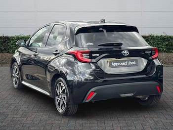 Used Toyota Yaris 2023 for sale - 79554713: Photo