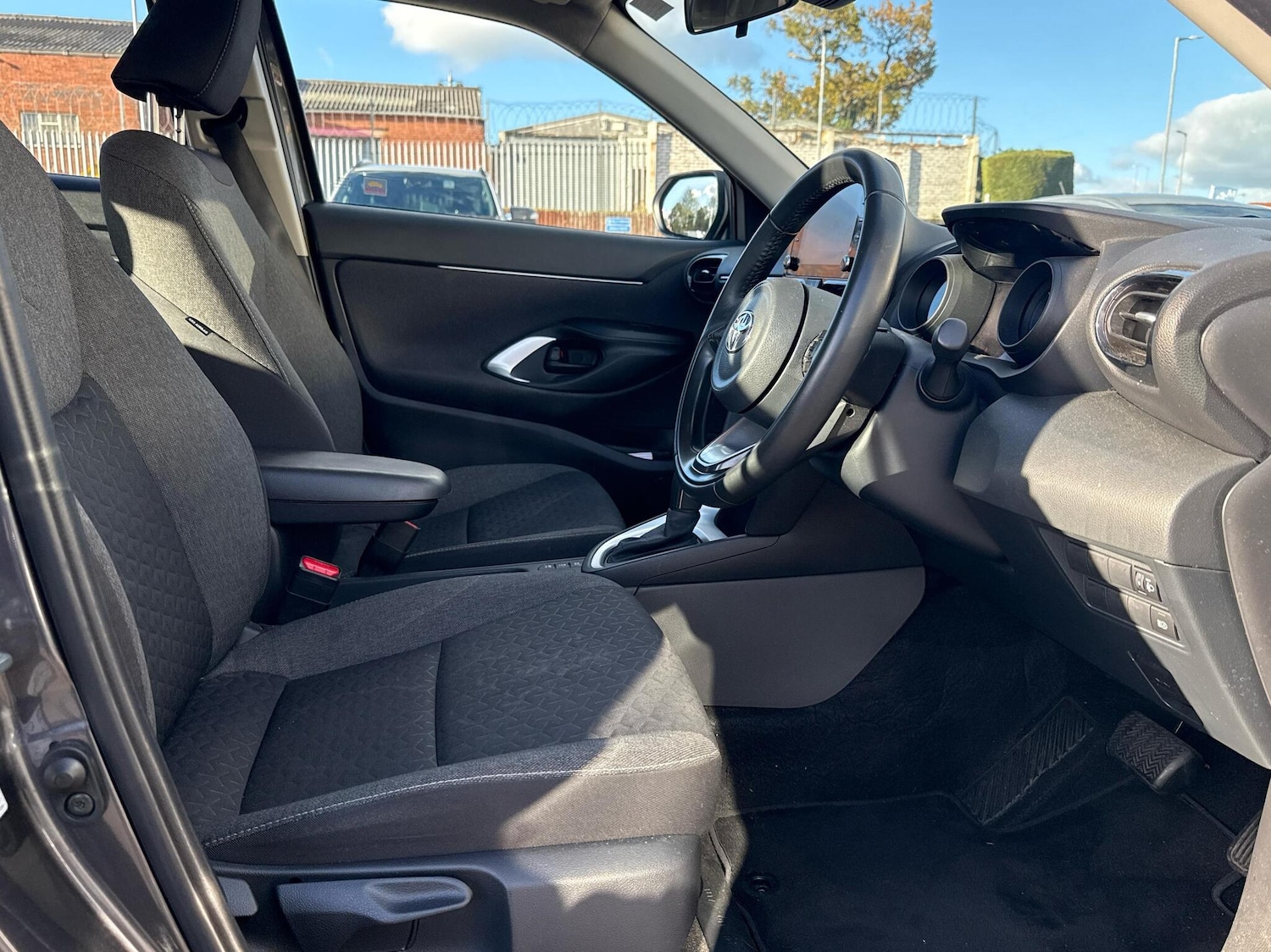 Used Toyota Yaris 2024 for sale - 76350480: Photo 11