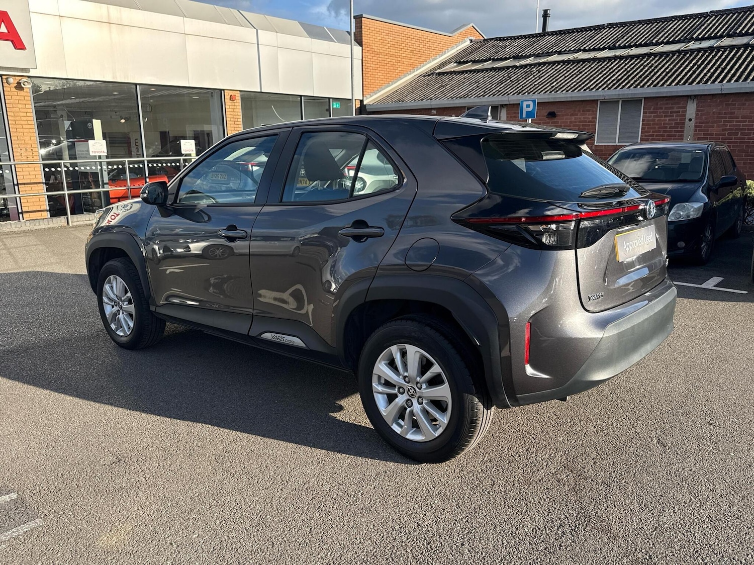 Used Toyota Yaris 2024 for sale - 76350480: Photo 25