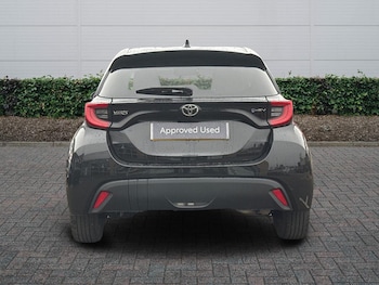 Used Toyota Yaris 2024 for sale - 77724954: Photo