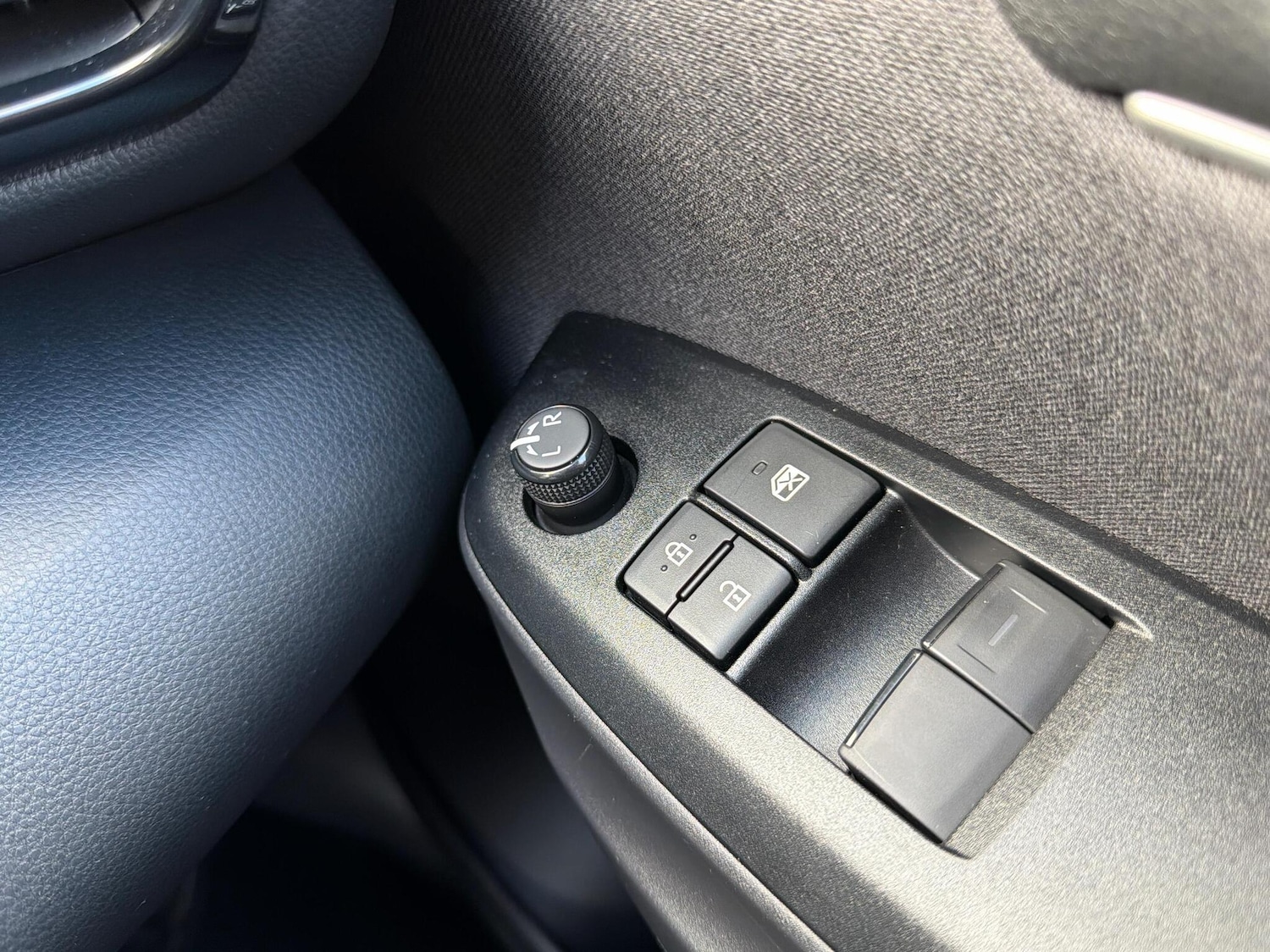 Used Toyota Yaris 2023 for sale - 76359768: Photo 38