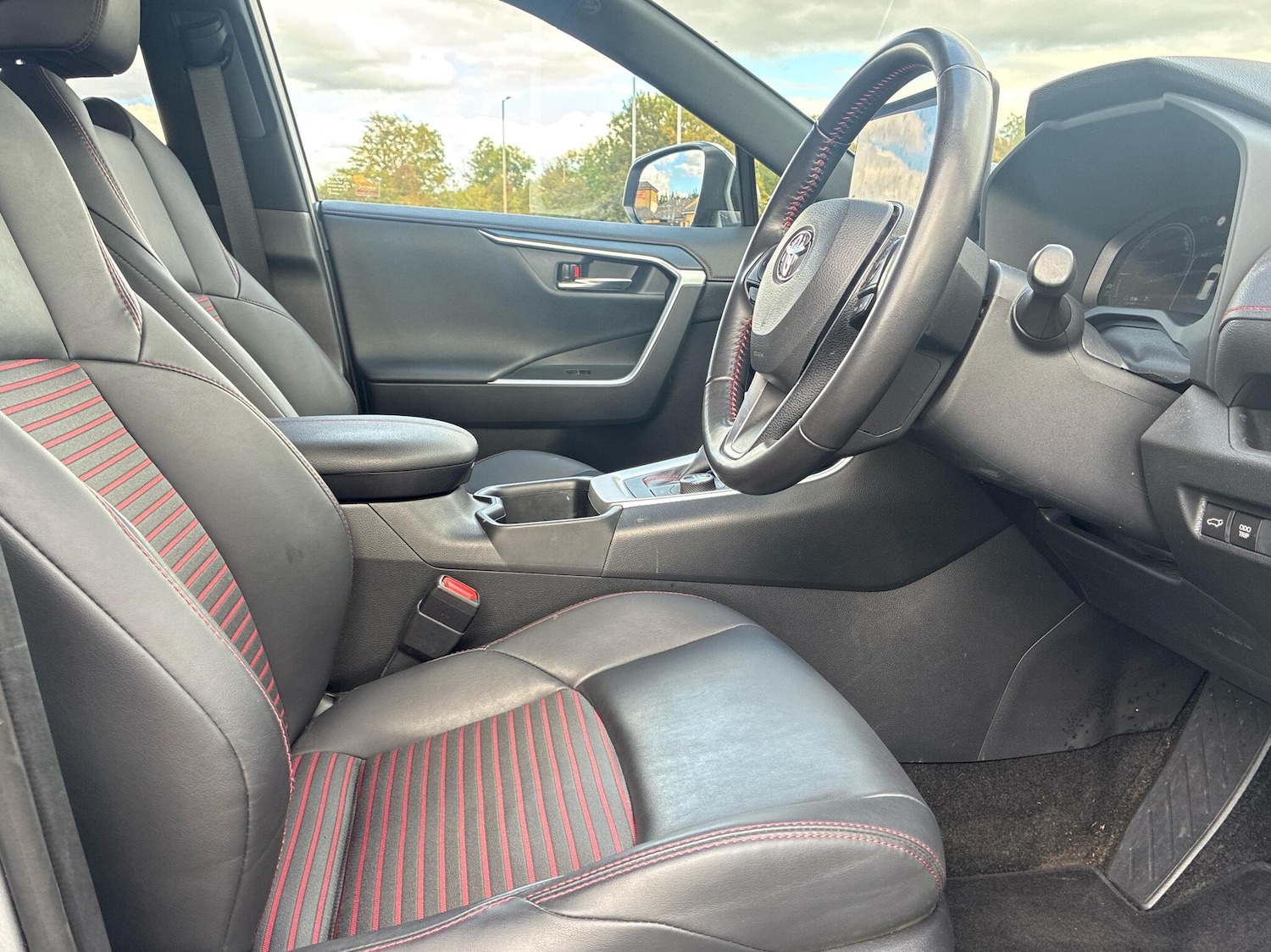 Used Toyota RAV4 2023 for sale - 76190705: Photo 11