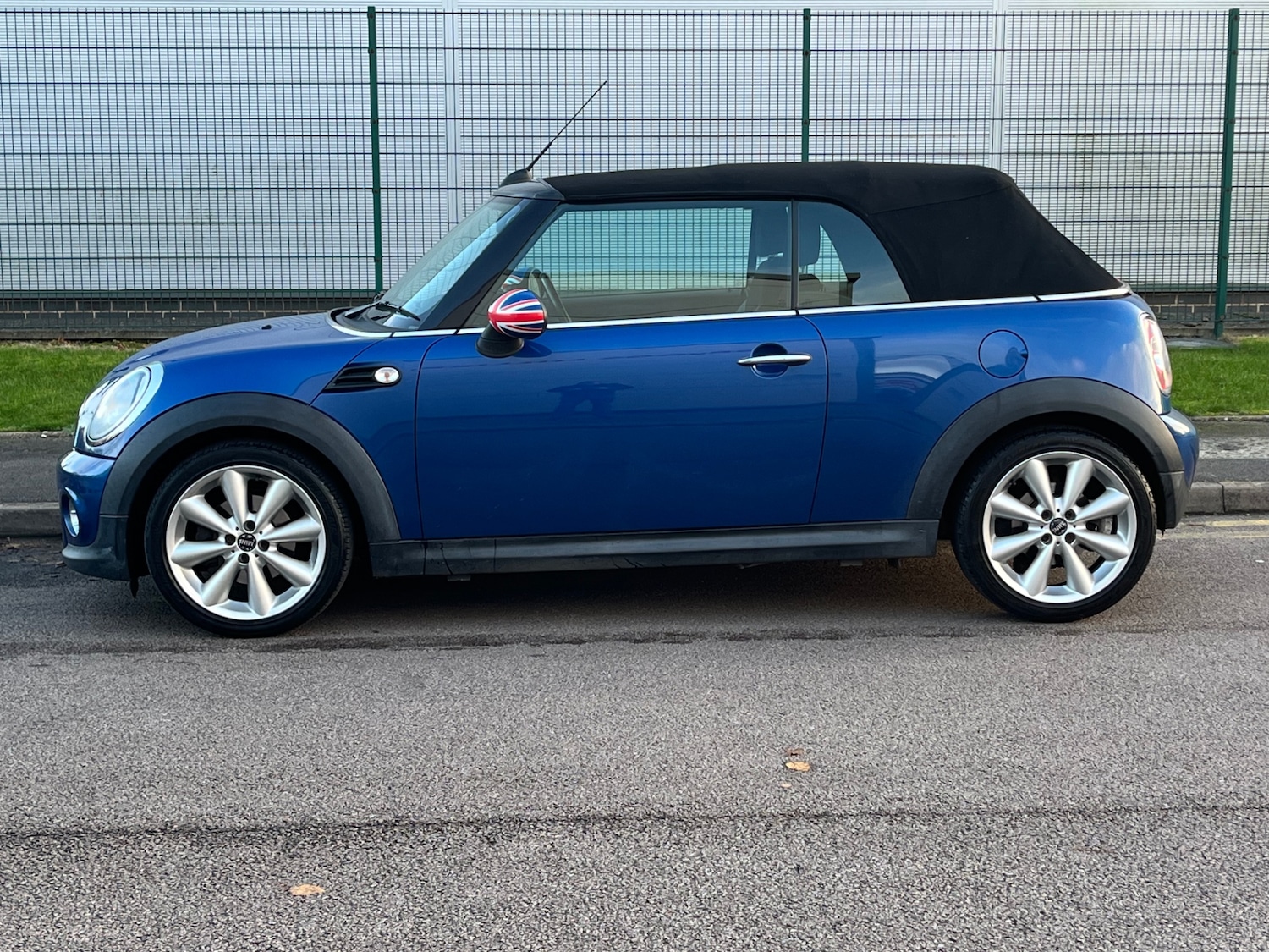 Used MINI Convertible 2012 for sale - 76844788: Photo 4