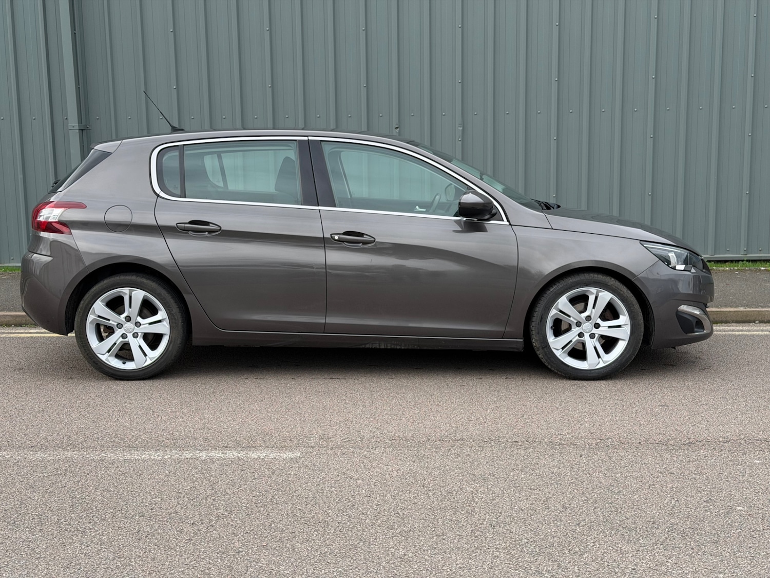 Used Peugeot 308 2015 for sale - 77742970: Photo 8