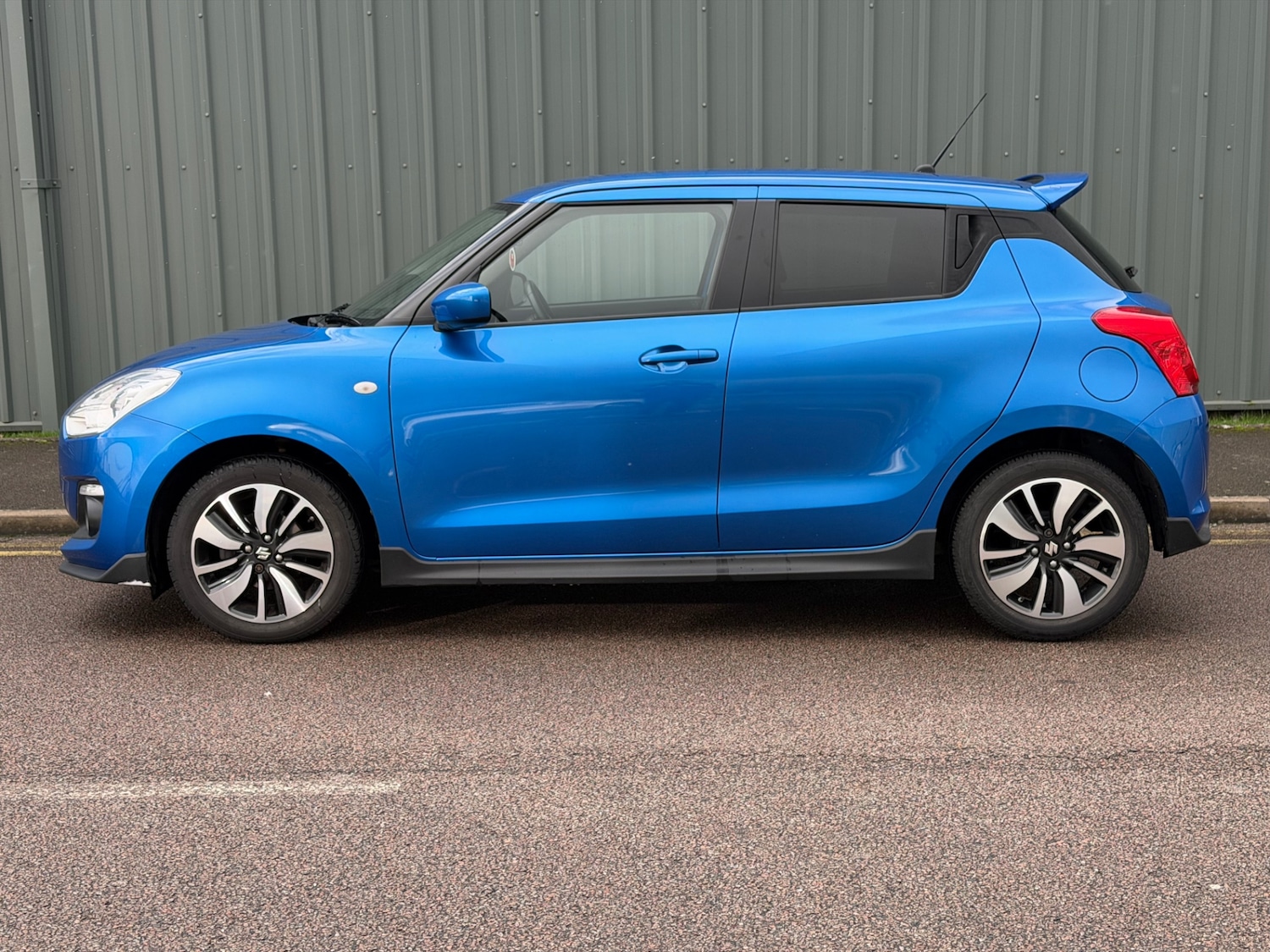 Used Suzuki Swift 2019 for sale - 77888247: Photo 4
