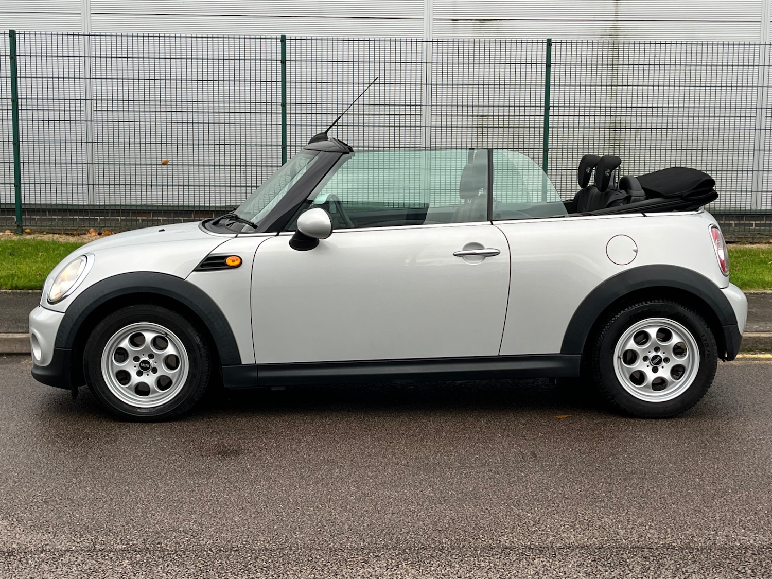 Used MINI Convertible 2015 for sale - 76847654: Photo 13
