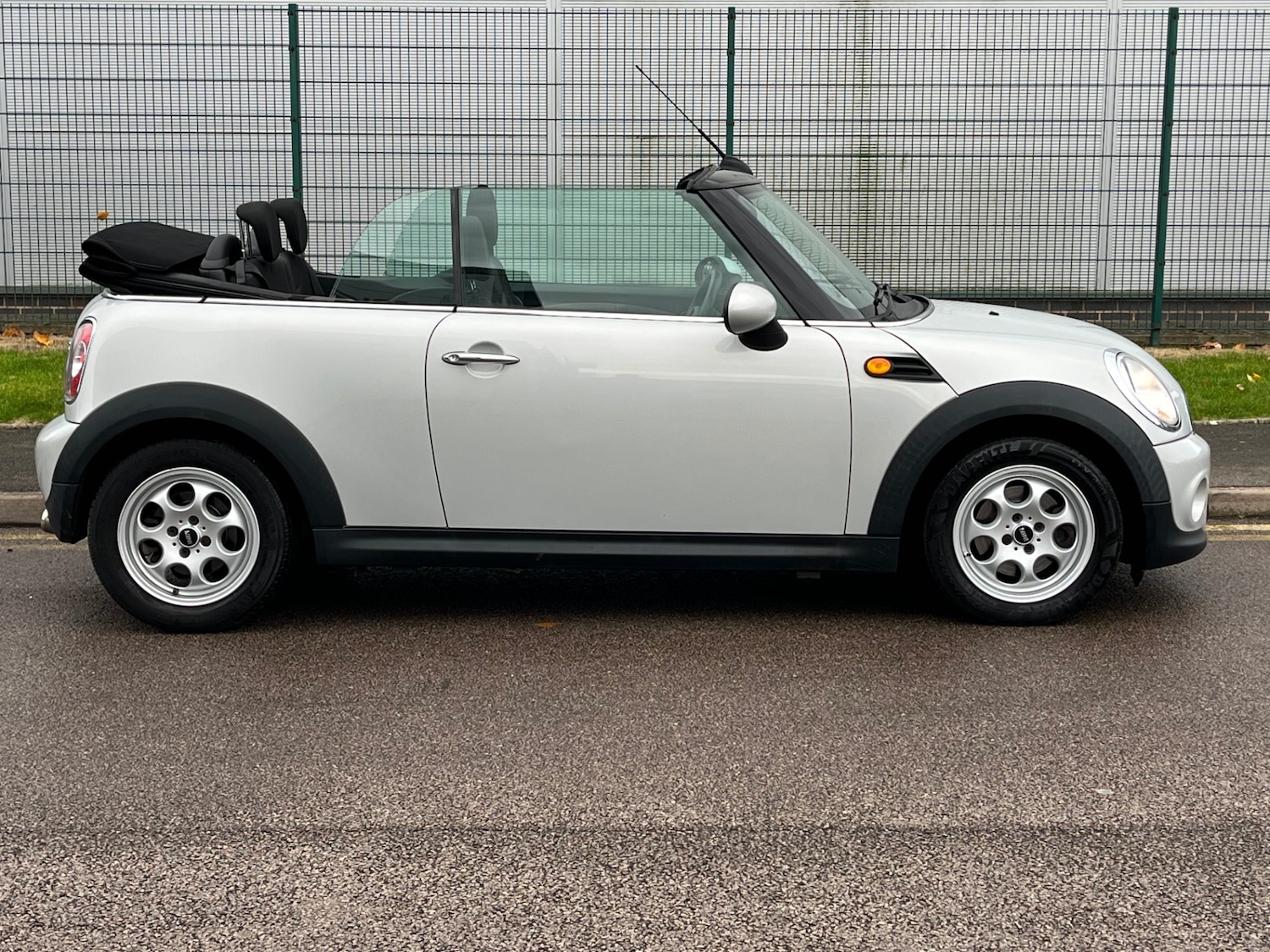 Used MINI Convertible 2015 for sale - 76847654: Photo 17