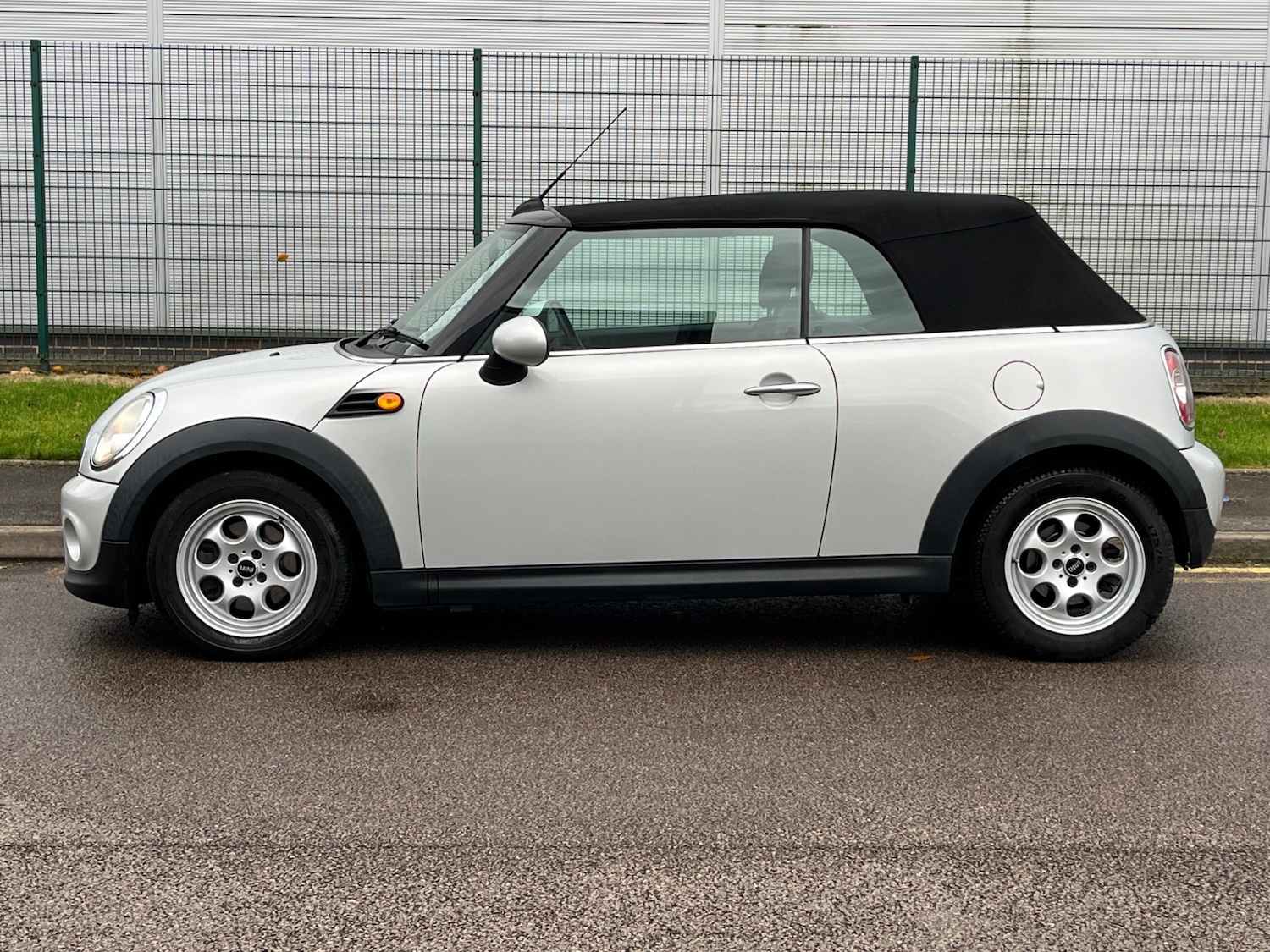 Used MINI Convertible 2015 for sale - 76847654: Photo 4