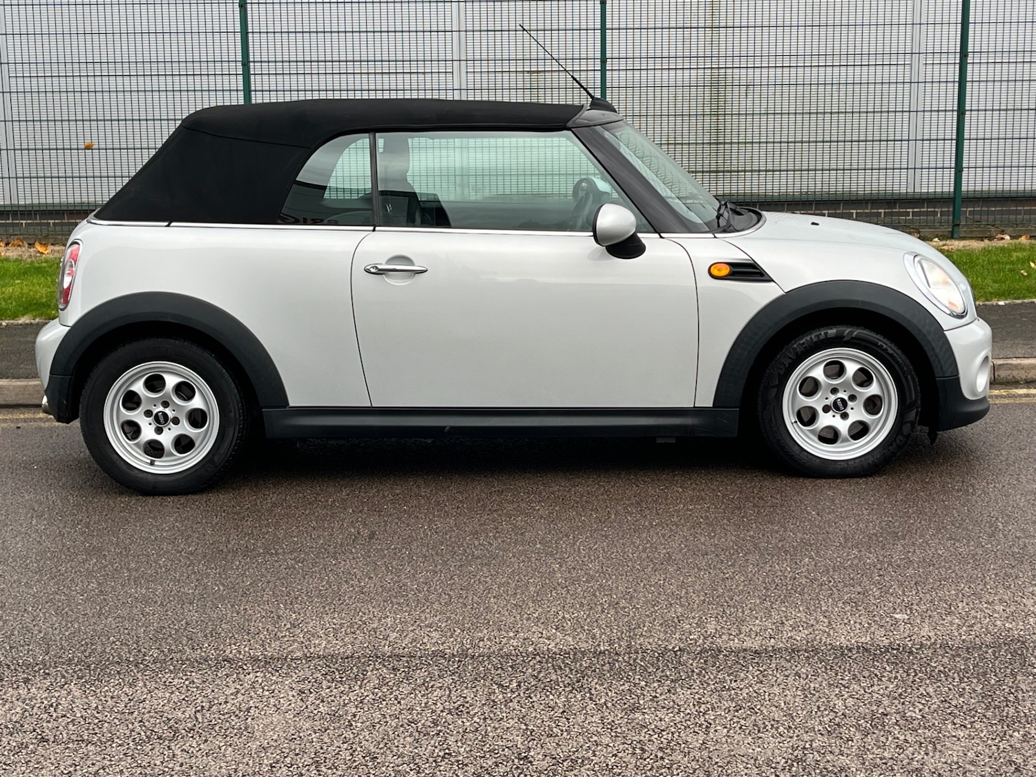 Used MINI Convertible 2015 for sale - 76847654: Photo 8
