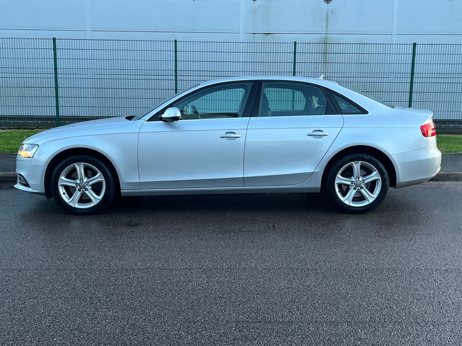 Used Audi A4 2013 for sale - 76837572: Photo 4