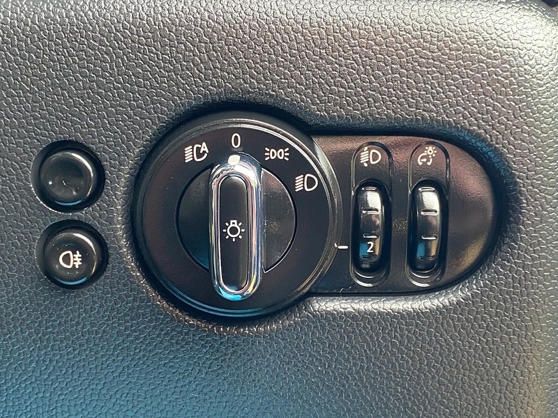 Used MINI Hatch 2019 for sale - 76637901: Photo 37