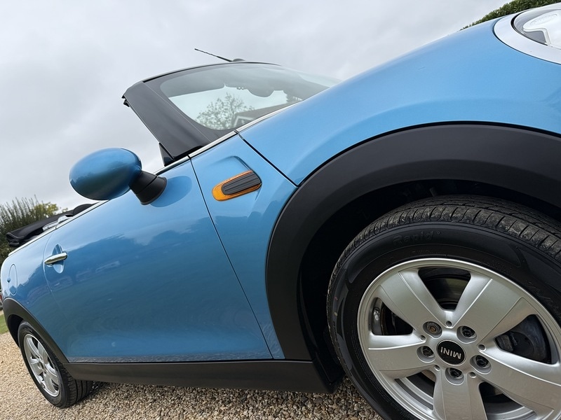 Used MINI Convertible 2017 for sale - 76637905: Photo 2