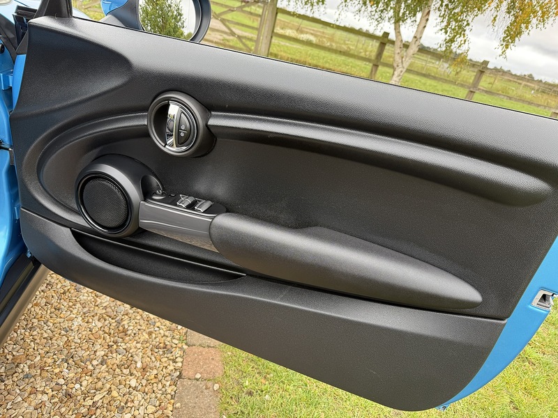 Used MINI Convertible 2017 for sale - 76637905: Photo 27