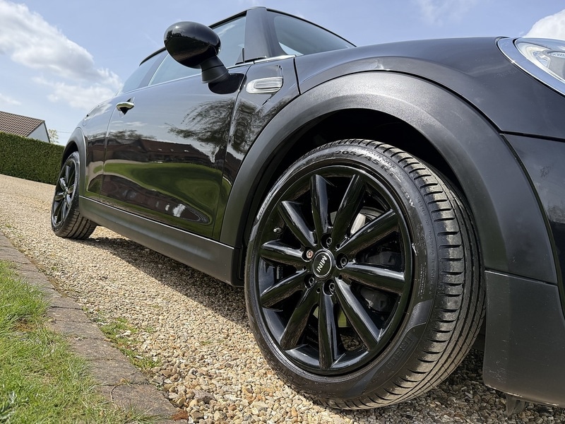 Used MINI Hatch 2018 for sale - 78201332: Photo 2