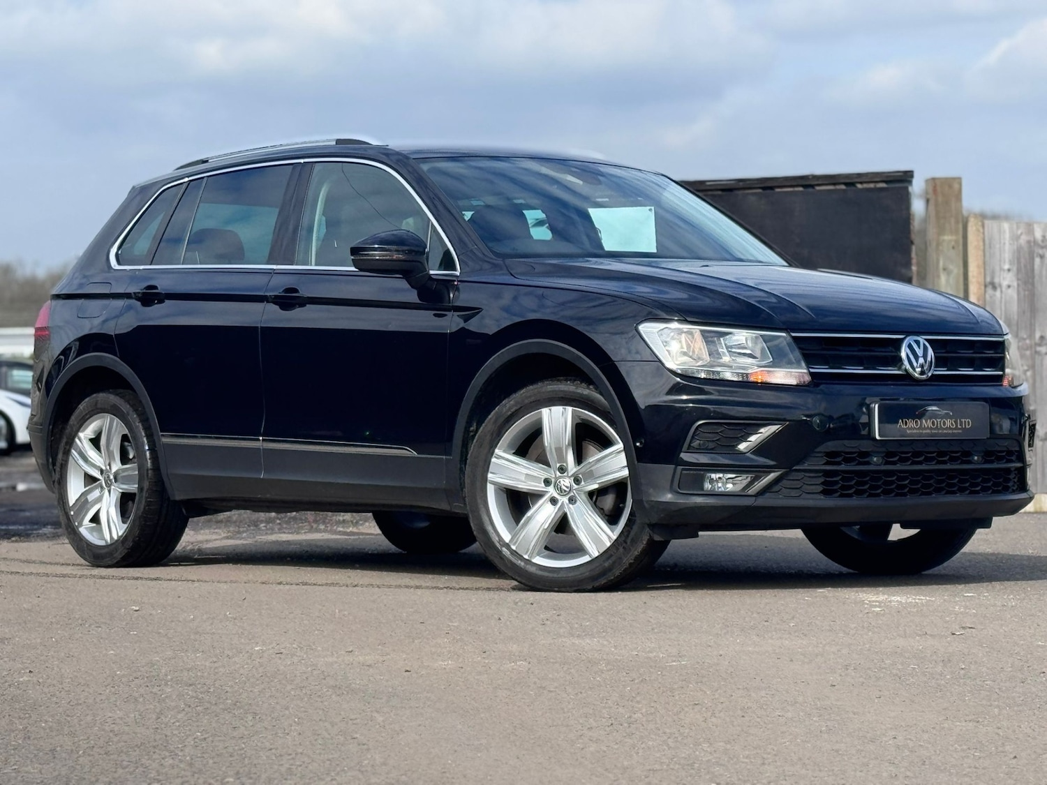 Used Volkswagen Tiguan 2020 for sale - 77743090: Photo 1
