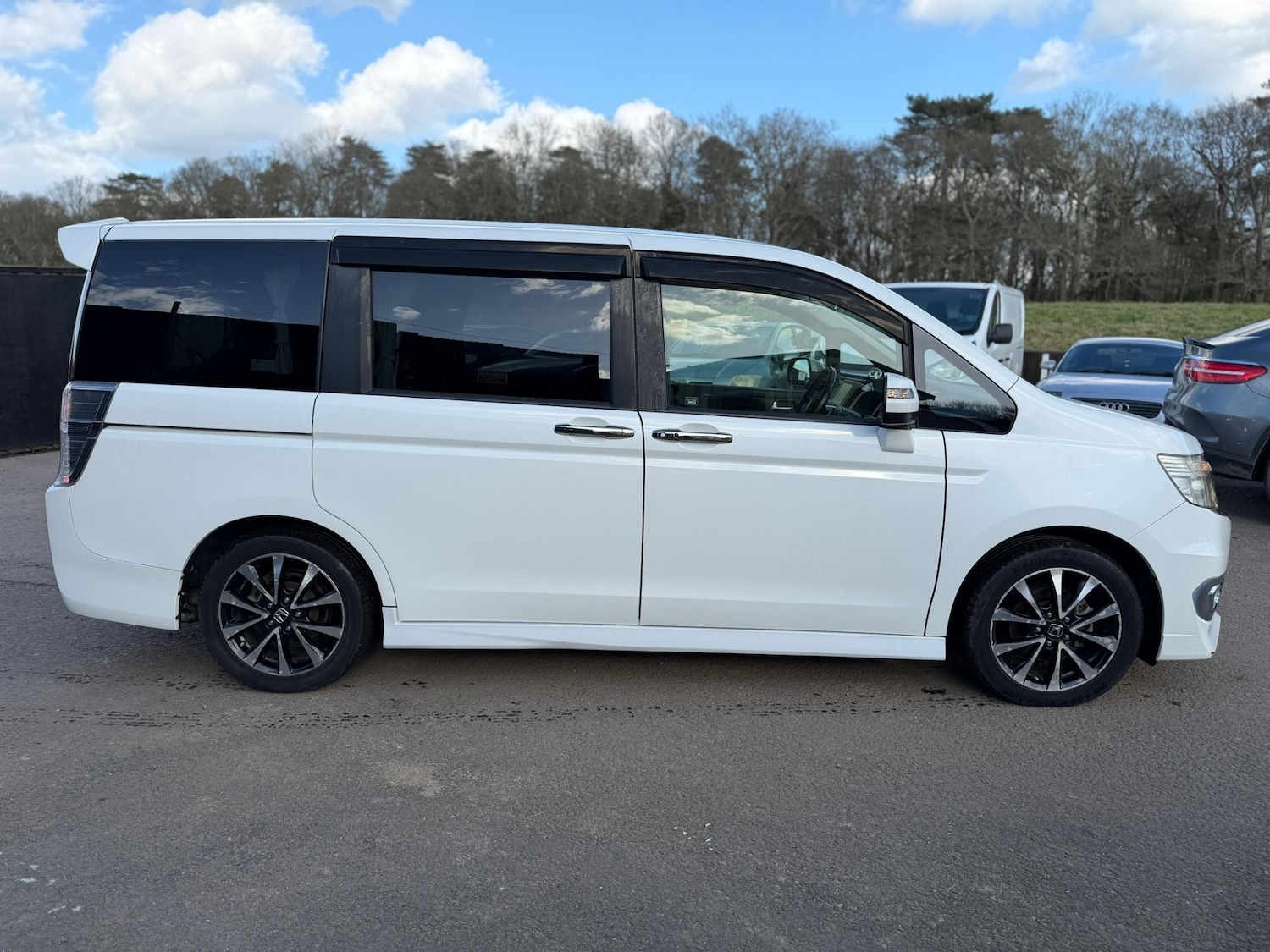 Used Honda Stepwagon 2012 for sale - 77864940: Photo 6