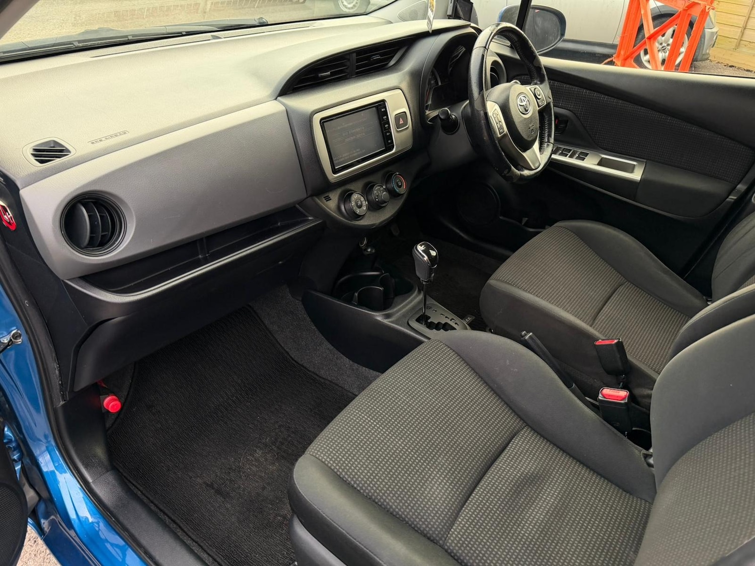 Used Toyota Yaris 2015 for sale - 76641681: Photo 11