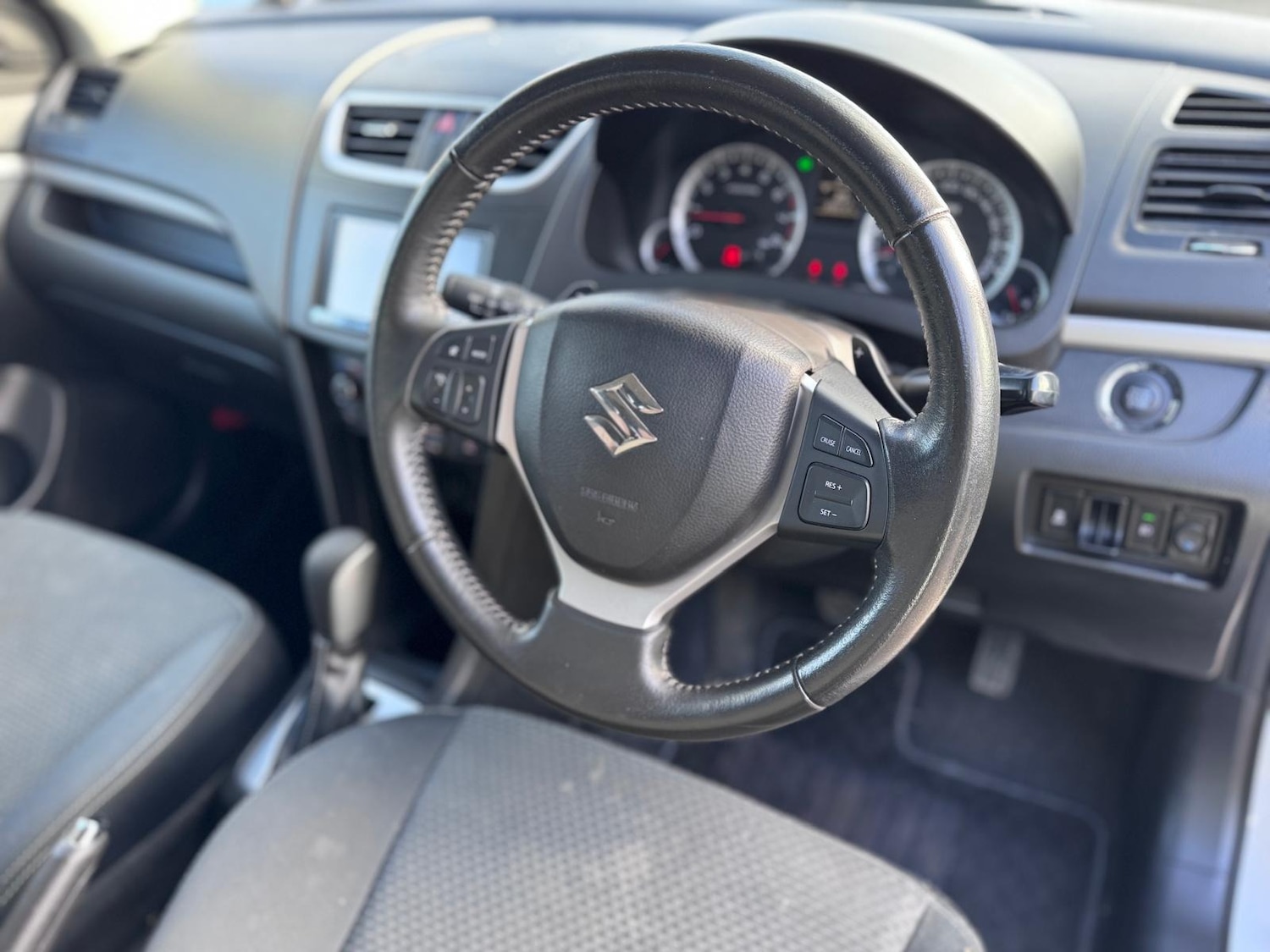 Used Suzuki Swift 2013 for sale - 77407410: Photo 14