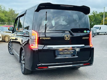 Used Honda Stepwagon 2013 for sale - 76194224: Photo 2