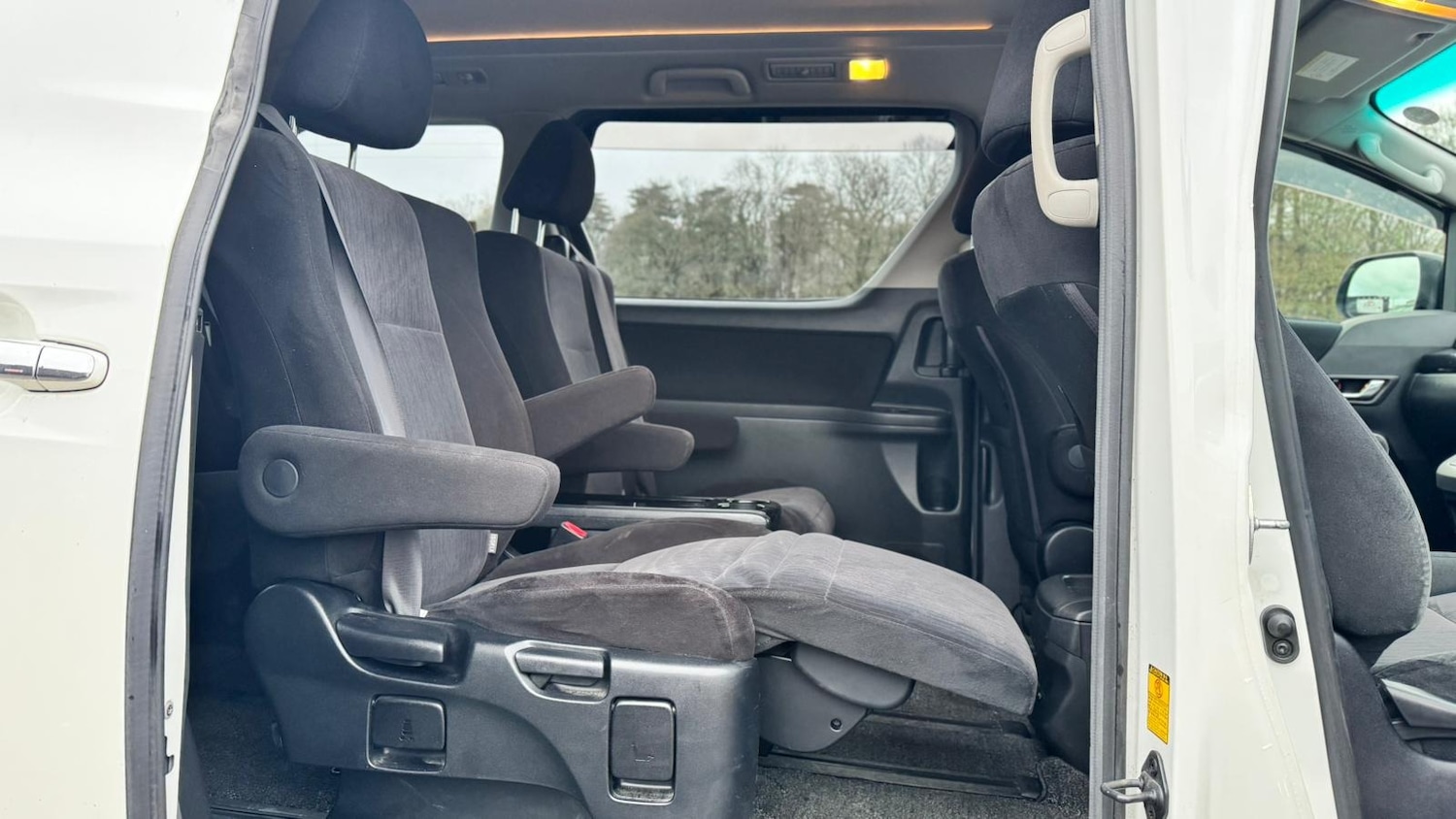 Used Toyota Vellfire 2012 for sale - 77476710: Photo 16