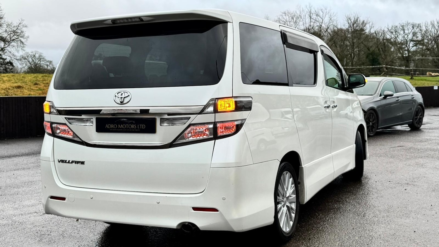 Used Toyota Vellfire 2012 for sale - 77476710: Photo 5