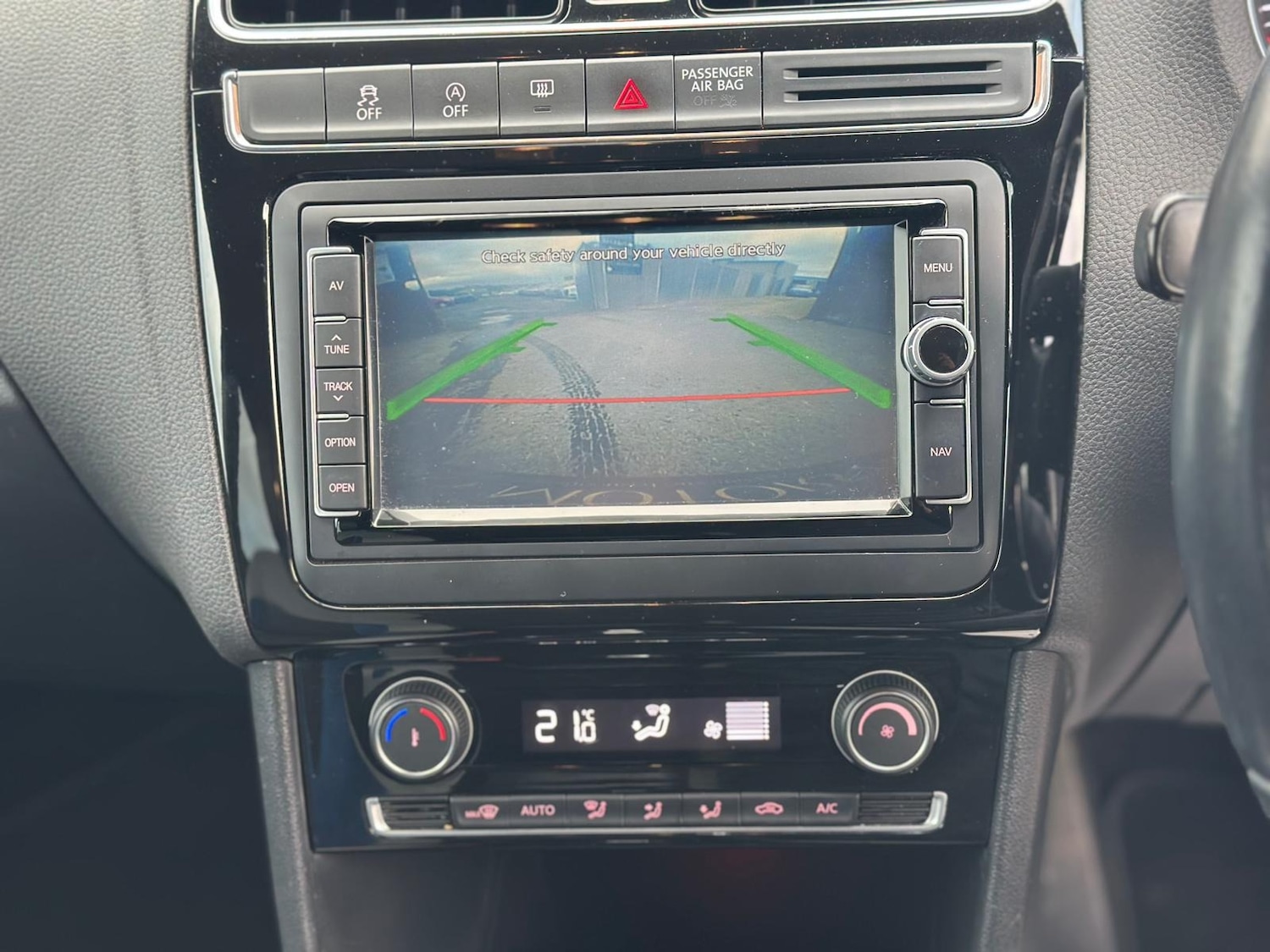 Used Volkswagen Polo 2015 for sale - 76641429: Photo 17