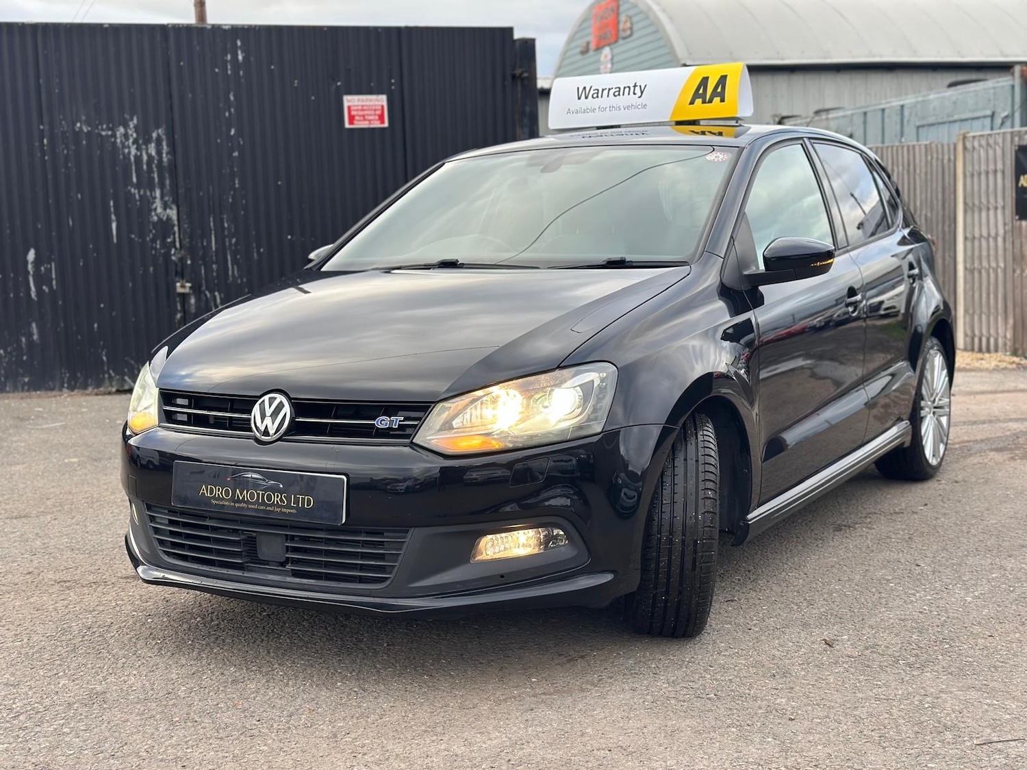 Used Volkswagen Polo 2015 for sale - 76641429: Photo 3