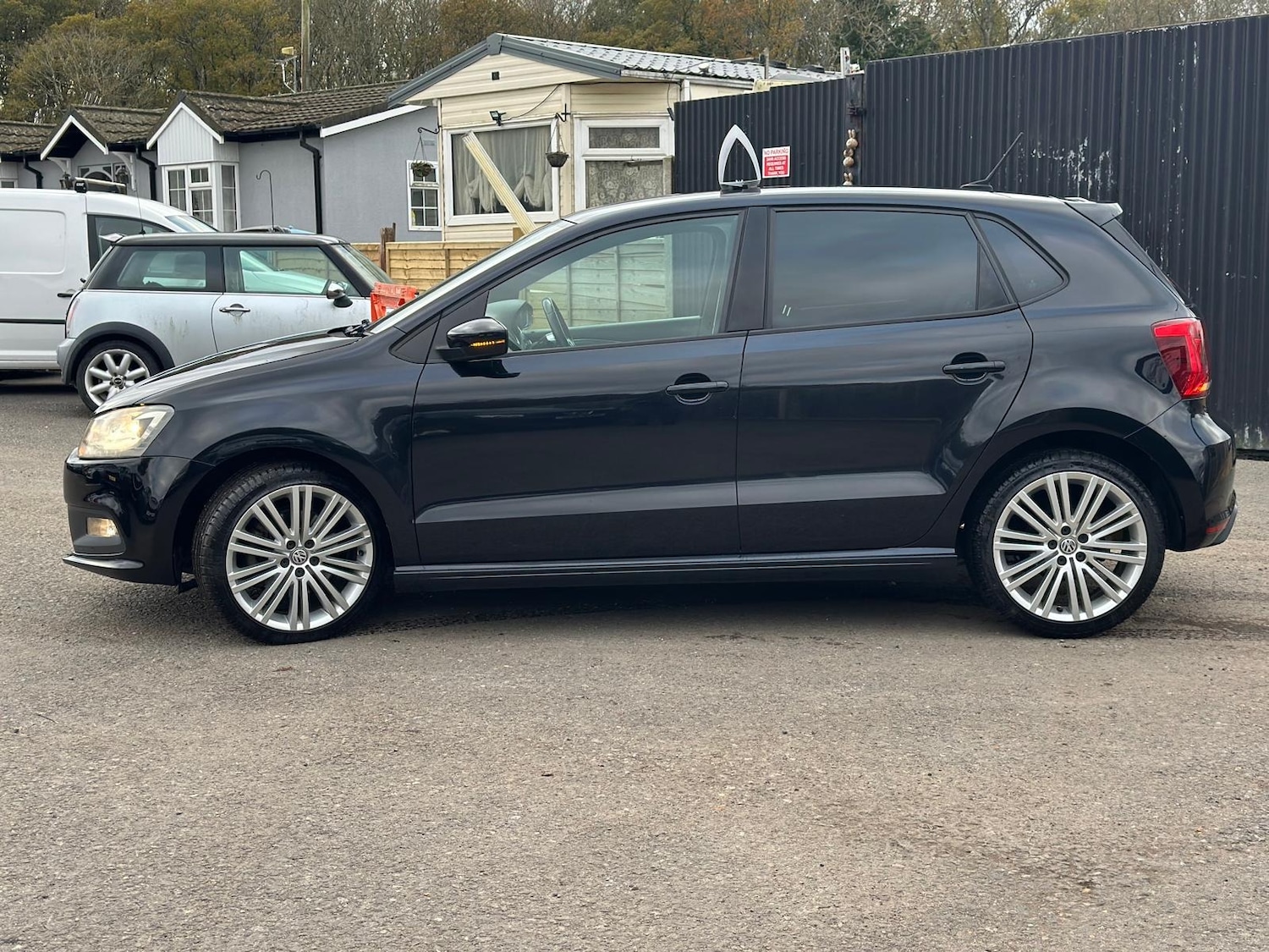 Used Volkswagen Polo 2015 for sale - 76641429: Photo 7