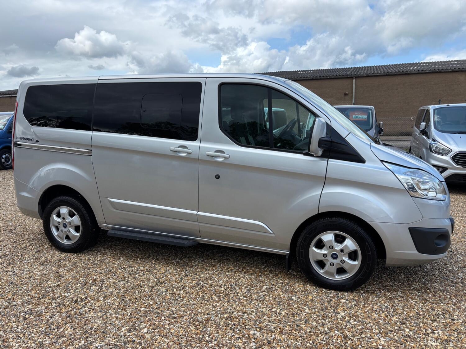 Used Ford Tourneo Custom 2017 for sale - 77314124: Photo 2