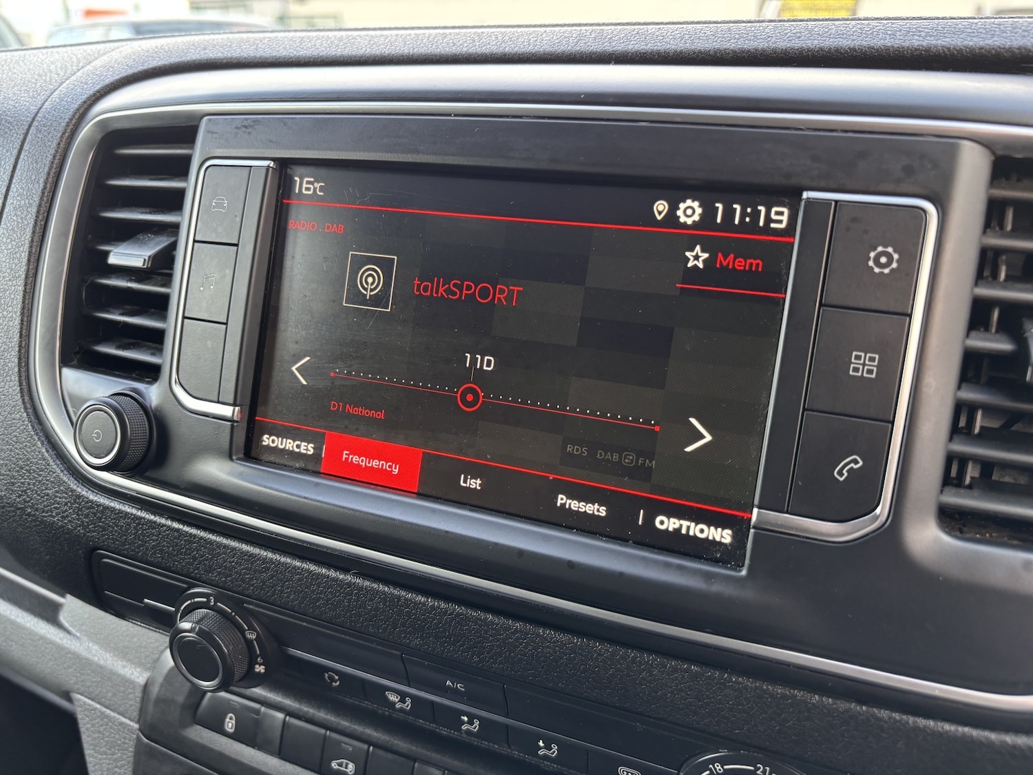 Used Citroen Dispatch 2022 for sale - 76525752: Photo 14