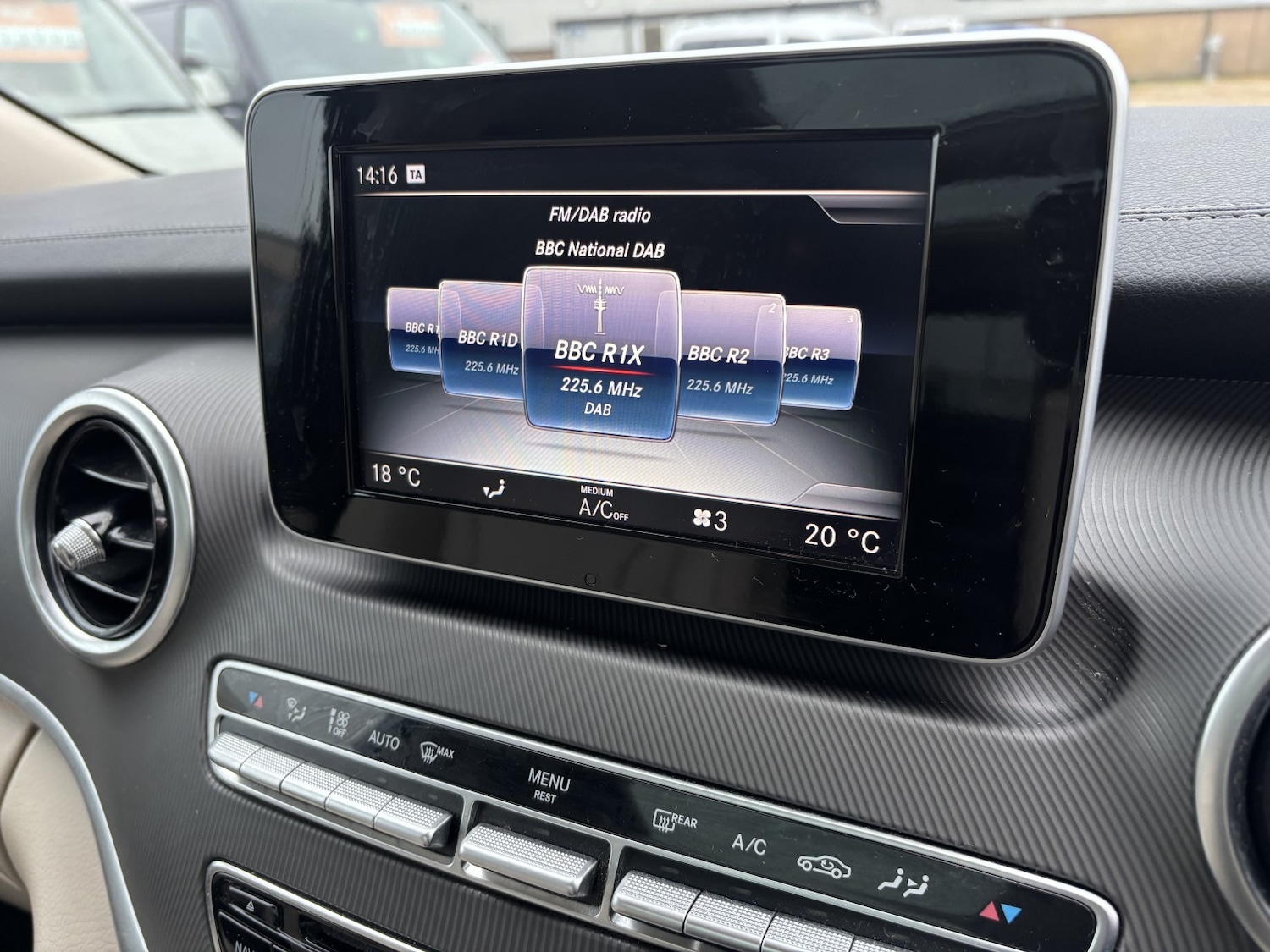 Used Mercedes-Benz V-Class 2019 for sale - 78090671: Photo 25