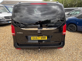 Used Mercedes-Benz V-Class 2017 for sale - 75271804: Photo