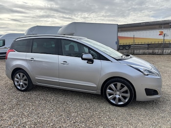 Used Peugeot 5008 2015 for sale - 78266923: Photo