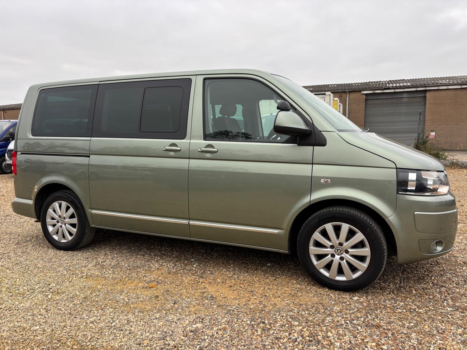 Used Volkswagen Caravelle 2011 for sale - 77313913: Photo 2