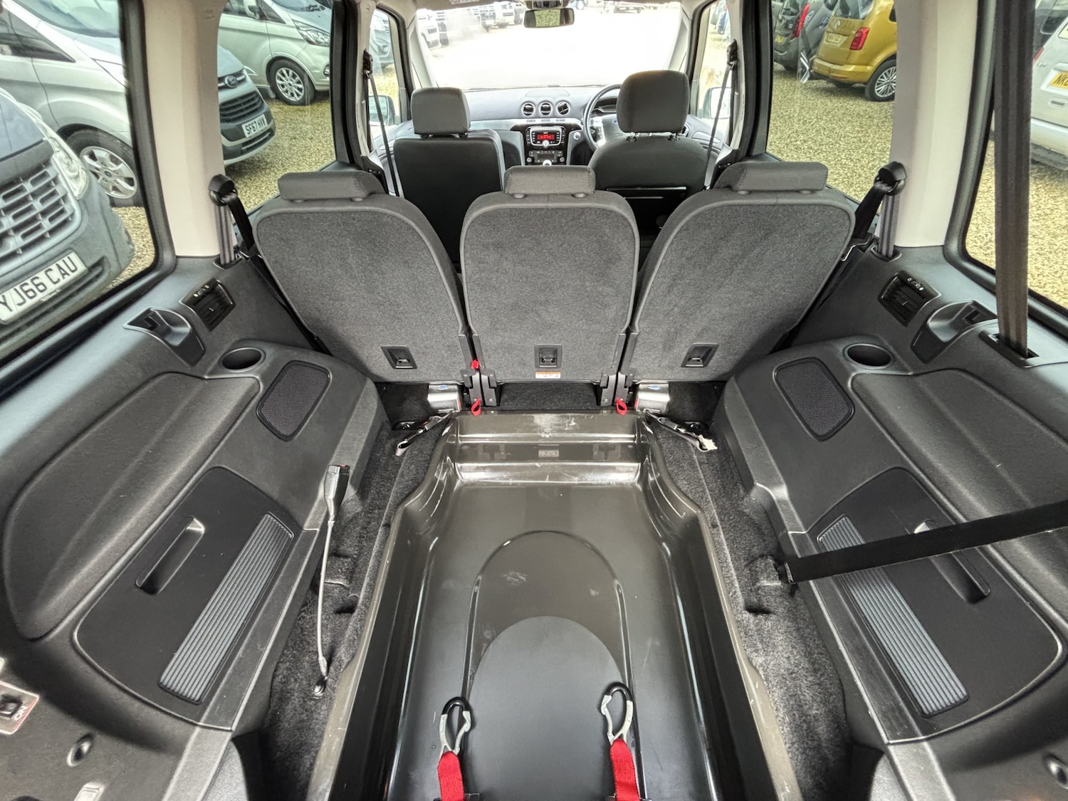 Used Ford Galaxy 2015 for sale - 76656143: Photo 11