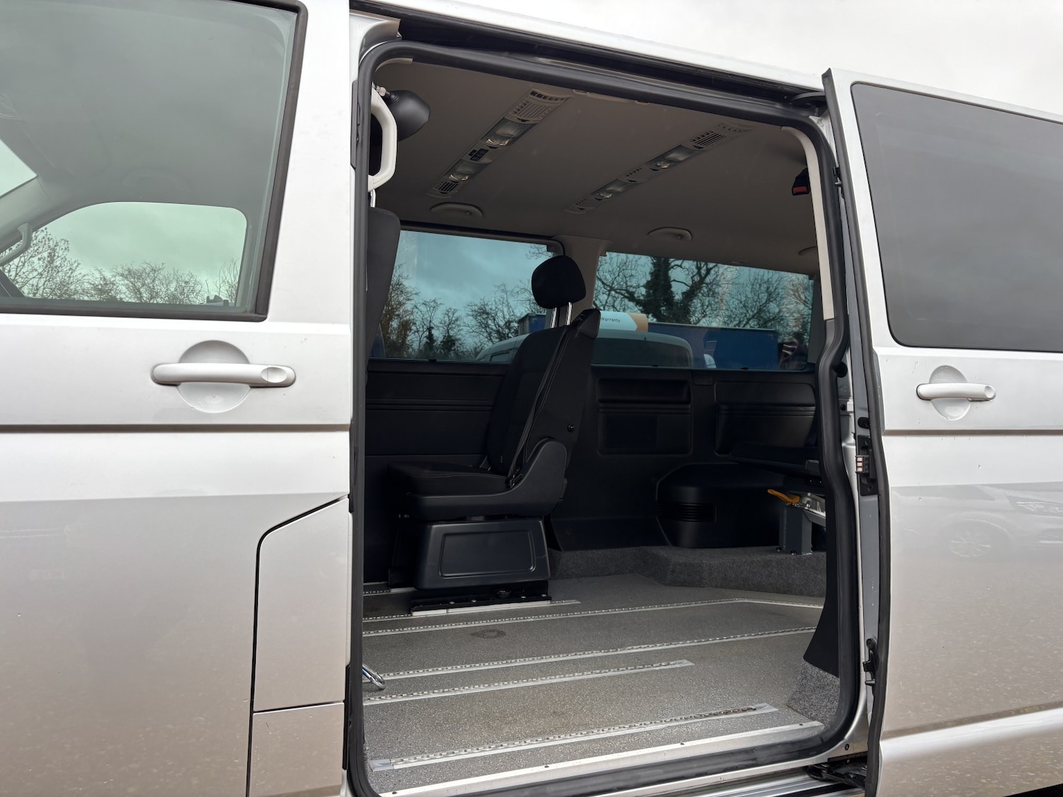 Used Volkswagen Caravelle 2017 for sale - 76718429: Photo 11